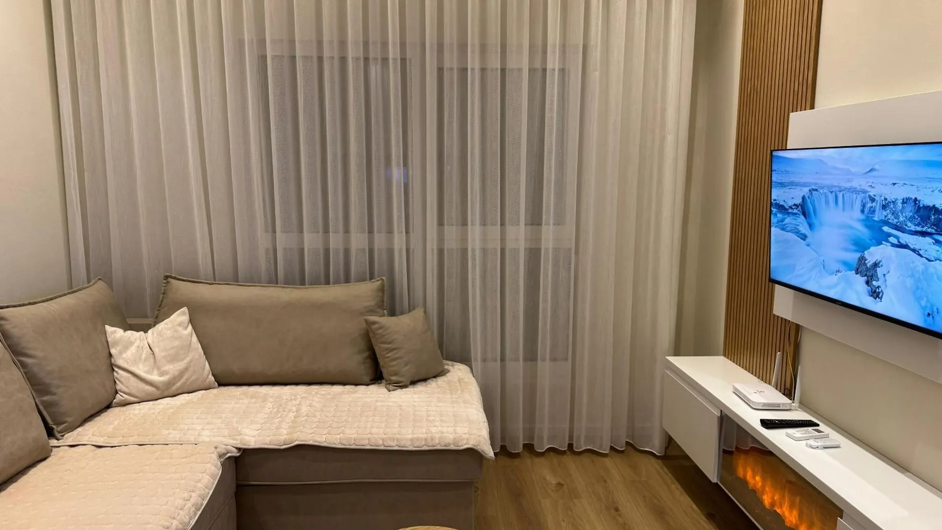 Modern Apartment ティラナ